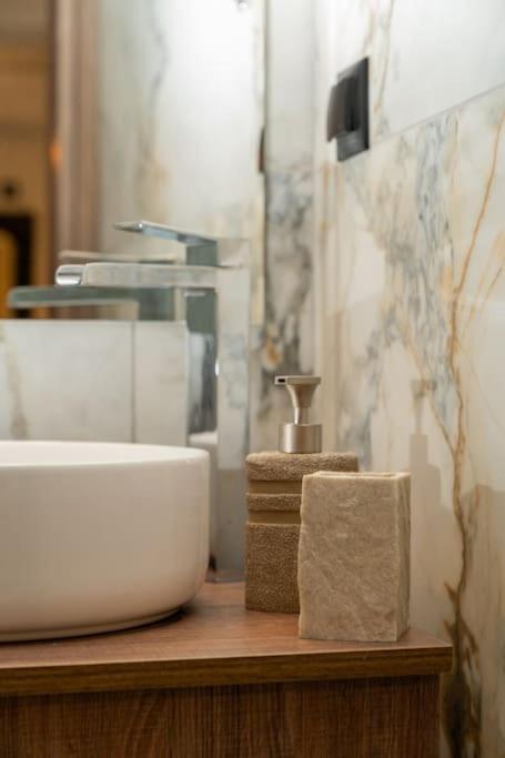 Dema Luxury Suites - Perikleous E6 Αθήνα Εξωτερικό φωτογραφία